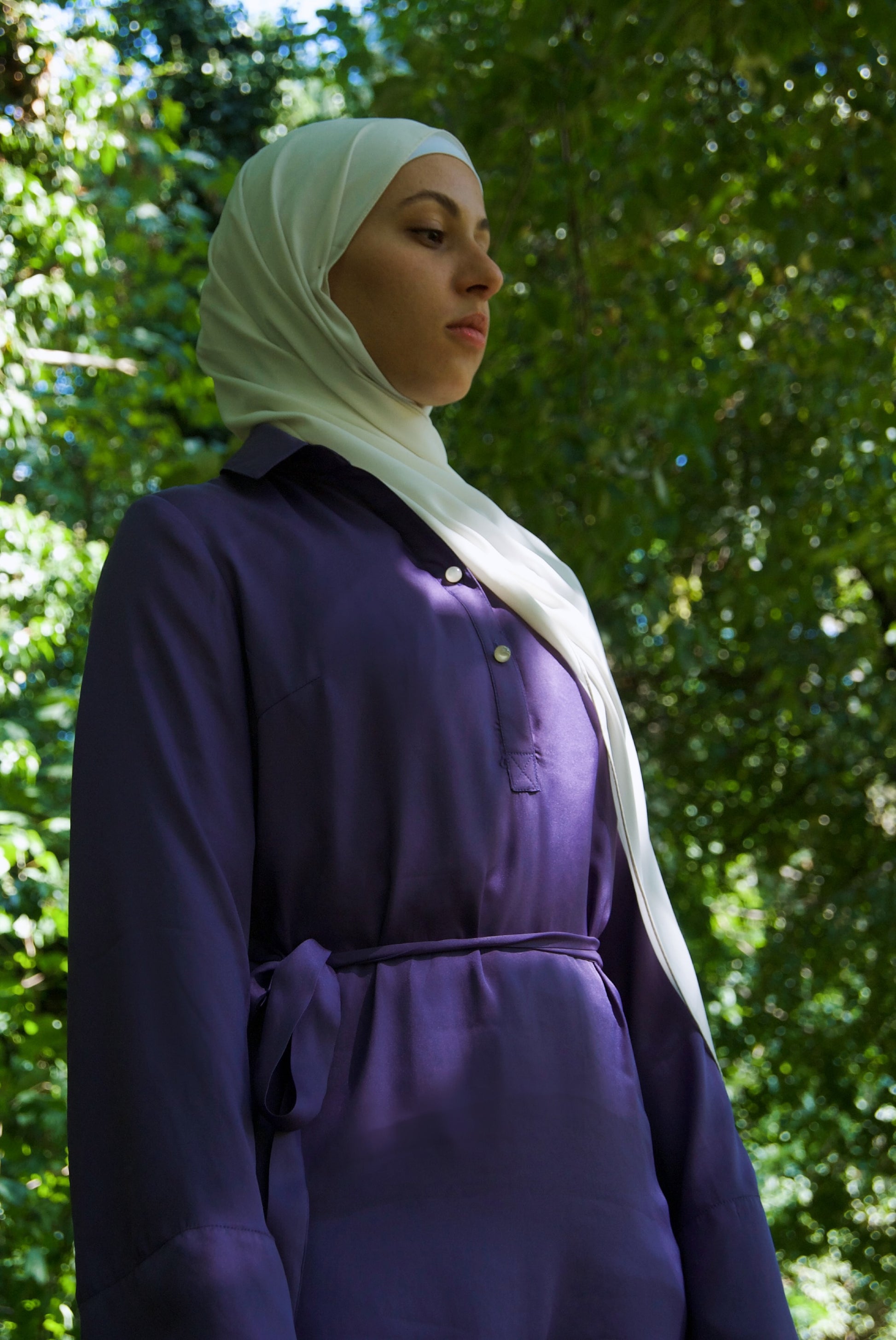 Robe violette satinée 