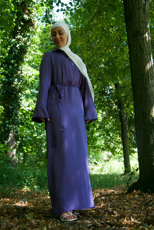 Robe violette satinée 